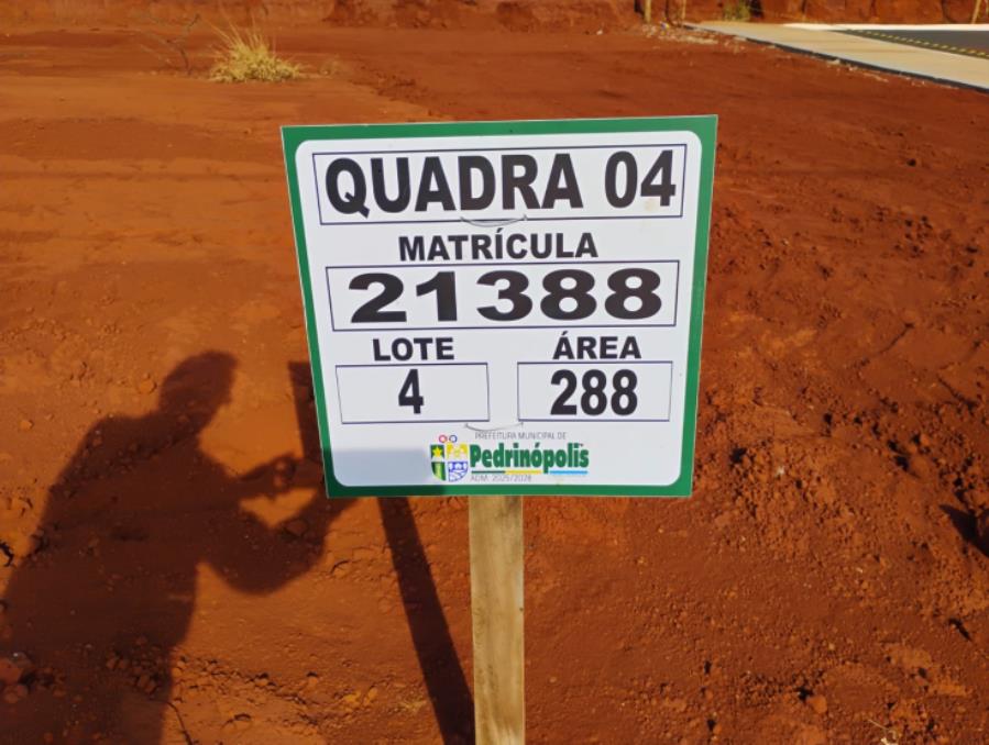 Foto de QUADRA 04, LOTE 04, AVENIDA COMERCIAL DO VALLE, LOTEAMENTO VIA COMERCIAL DO VALLE, PEDRINÓPOLIS/MG, ÁREA DE 288,00 M². MATRÍCULA: 21388. NO ESTADO EM QUE SE ENCONTRA.
