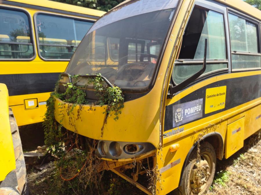 Foto de ONIBUS MARCOPOLO/VOLARE V8L ESC, DIESEL, AMARELA, 2010/2011, CHASSI: 93PB42G3PBC034170, RENAVAM: 00265077621, NO ESTADO EM QUE SE ENCONTRA.