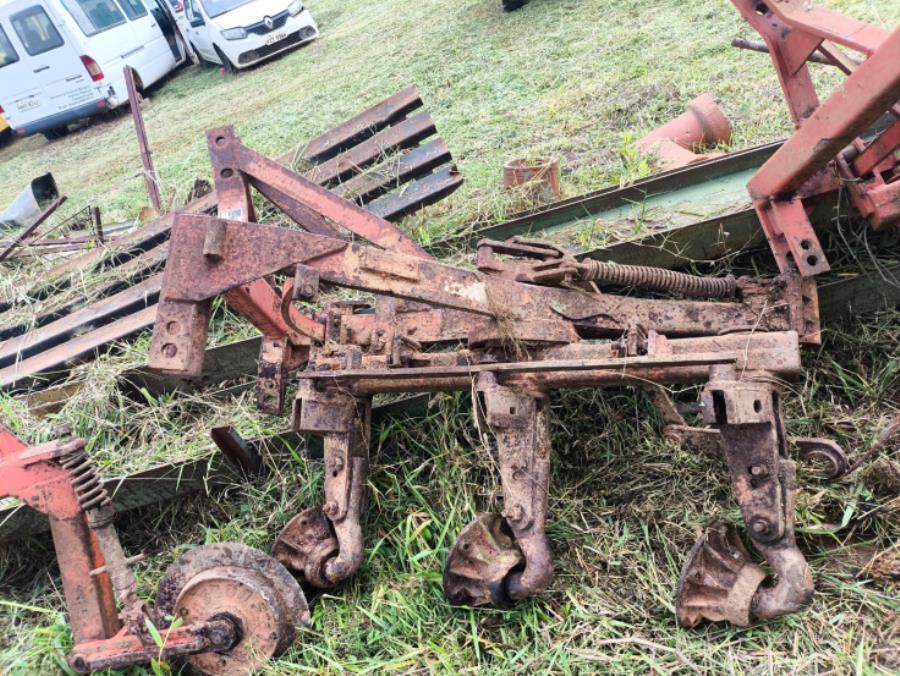 LOTE CONTENDO CHASSI DE ARADO, NO ESTADO EM QUE SE ENCONTRA.