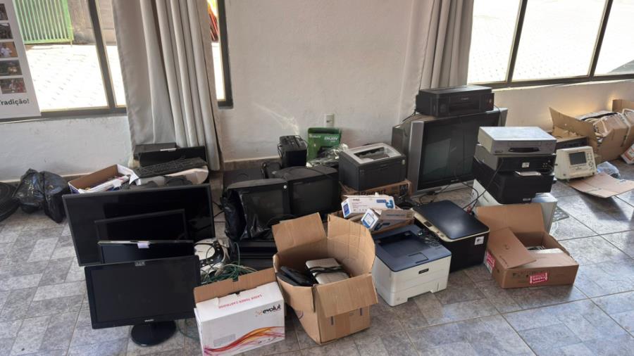 Foto de LOTE CONTENDO MATERIAIS DE INFORMÁTICA E ELETROELETRÔNICOS, NO ESTADO EM QUE SE ENCONTRA.