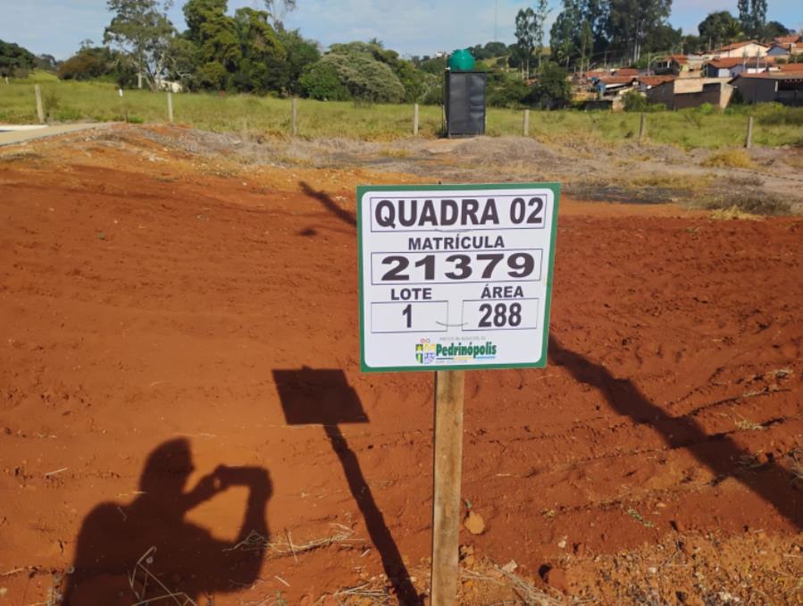 Foto de QUADRA 02, LOTE 01, AVENIDA COMERCIAL DO VALLE, LOTEAMENTO VIA COMERCIAL DO VALLE, PEDRINÓPOLIS/MG, ÁREA DE 288,00 M². MATRÍCULA: 21379. NO ESTADO EM QUE SE ENCONTRA.