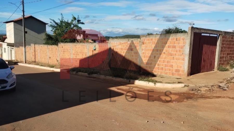 Imóvel urbano constituídopelos lotes: 03, 04, 05 e 06com área de 995,00 m²,situado na Rua Teodoro dos Santos, Centro, Riacho dos Machados/MG. Leilão da EMATER-MG, localizado em Riacho Dos Machados - MG