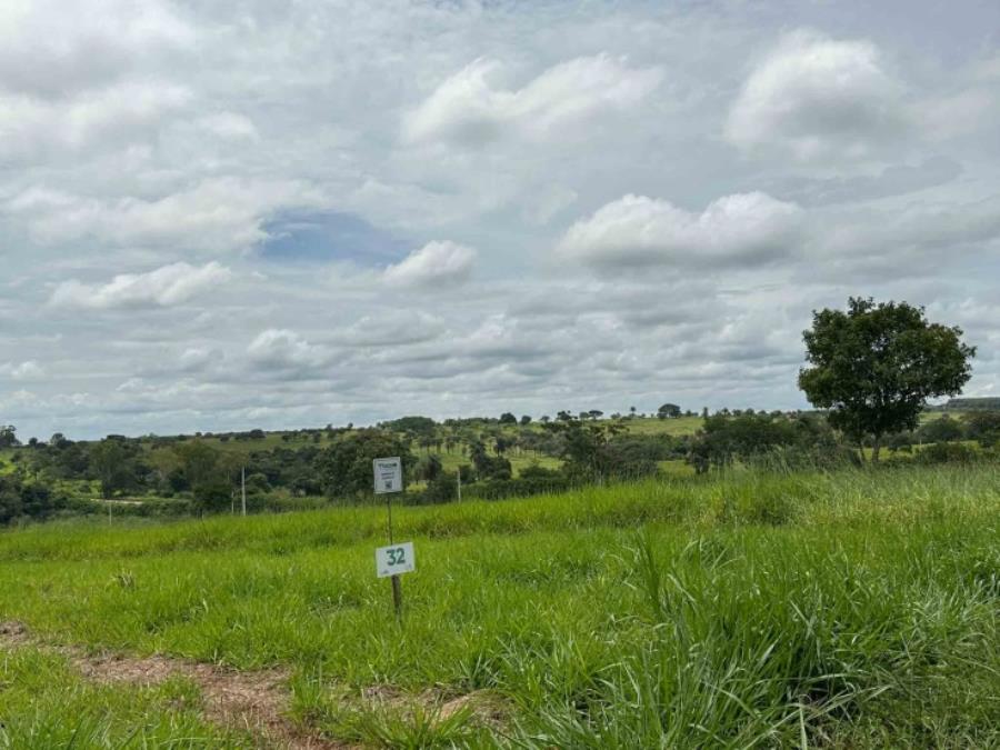 Imagem do imóvel Chácara 32, Quadra 07, localizada na Rua G, no Chacreamento Espelho D’Água, em Abaeté/MG, com área total de 1.000,00 m², matrícula nº 29.170 do CRI de Abaeté/MG. SICOOB