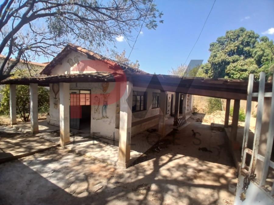 Imóvel urbano com área total de 440,31 m2, com uma área construída de 143,05 m2, na Rua Olímpio Dias, 152 –Bairro Centro – Francisco Sá/MG. Leilão da EMATER-MG, localizado em Francisco Sá - MG
