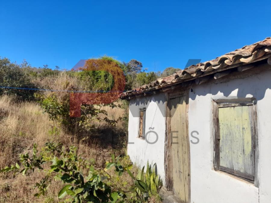 TERRENO COM APROXIMADAMENTE 9,71 HECTARES, TODO CERCADO, LOCALIZADO A 17 KM DA CIDADE DE PRESIDENTE KUBITSCHEK – MG. CONTA COM DUAS NASCENTES, SENDO UMA DELAS PROVENIENTE DE UMA GRUTA COM ÁGUA PURA E CRISTALINA. NO ESTADO EM QUE SE ENCONTRA, localizado em Presidente Kubitschek - MG