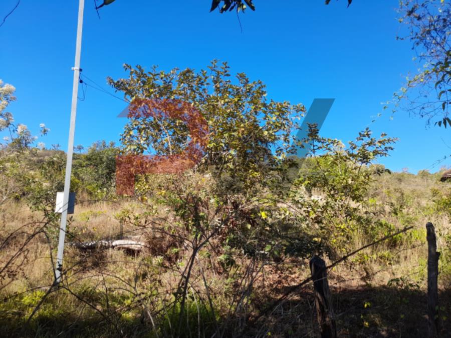 TERRENO COM APROXIMADAMENTE 9,71 HECTARES, TODO CERCADO, LOCALIZADO A 17 KM DA CIDADE DE PRESIDENTE KUBITSCHEK – MG. CONTA COM DUAS NASCENTES, SENDO UMA DELAS PROVENIENTE DE UMA GRUTA COM ÁGUA PURA E CRISTALINA. NO ESTADO EM QUE SE ENCONTRA, localizado em Presidente Kubitschek - MG