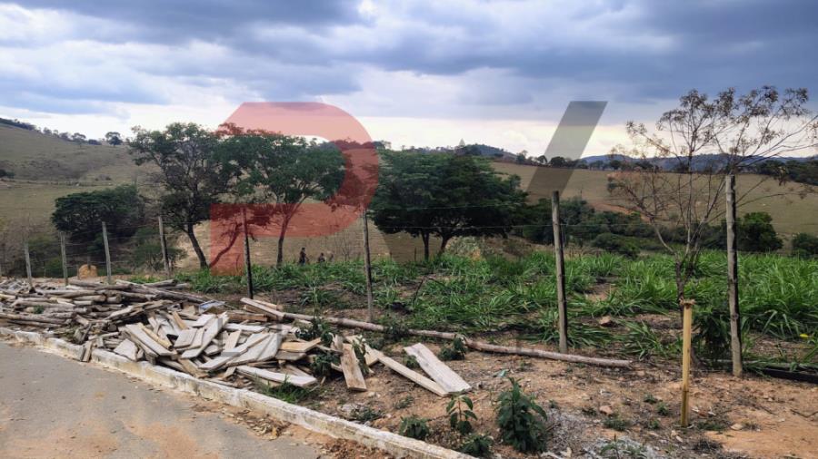 LOTE S/N, QUADRA 02, LOTEAMENTO NASCER DO SOL, CRUCILÂNDIA - MG, SITUADO À RUA GERALDO DE SOUZA GONÇALVES, S/N, ESQUINA COM A RUA ALCIDES FERREIRA DE SOUZA, BAIRRO SOLEDADE. ÁREA TERRANO: 406,69 M². MATRÍCULA 19.163 CRI DE BONFIM - MG. Pref, localizado em Crucilândia - MG, bairro Soledade