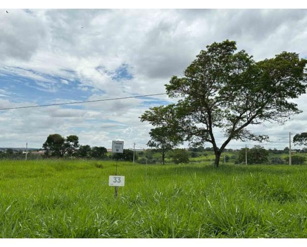 Chácara 33, Quadra 06, localizada na Rua G, no Chacreamento Espelho D’Água, em Abaeté/MG, com área total de 1.000,00 m², matrícula nº 29.137 do CRI de Abaeté/MG.