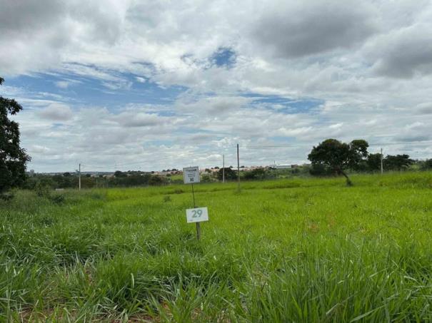 Chácara 29, Quadra 06, localizada na Rua G, no Chacreamento Espelho D’Água, em Abaeté/MG, com área total de 1.000,00 m², matrícula nº 29.133 do CRI de Abaeté/MG.