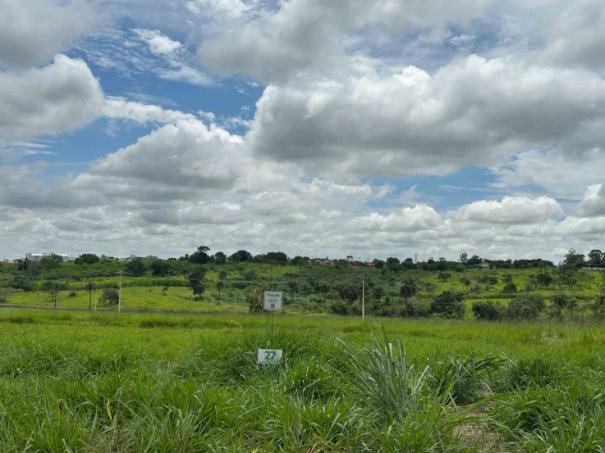 Chácara 27, Quadra 05, localizada na Rua F, no Chacreamento Espelho D’Água, em Abaeté/MG, com área total de 1.000,00 m², matrícula nº 29.091 do CRI de Abaeté/MG.